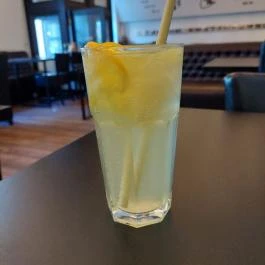 Quán Nón Vietnámi Étterem - Erzsébet tér Budapest - Étel/ital