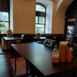 Quán Nón Vietnámi Étterem - Erzsébet tér Budapest - Belső