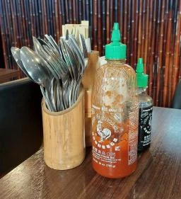 Quán Nón - Erzsébet körút