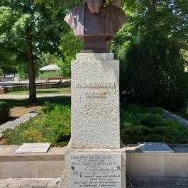 Rabindranath Tagore szobra Balatonfüred - Külső kép