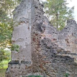 Rádligeti Árpád-kori romtemplom Balatonlelle - Külső kép