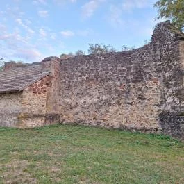 Rádligeti Árpád-kori romtemplom Balatonlelle - Külső kép