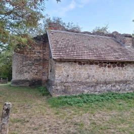 Rádligeti Árpád-kori romtemplom Balatonlelle - Külső kép