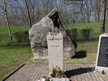 Radnóti abdai síremléke Abda