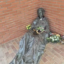 Radnóti Miklós emlékmű, Pannonhalma - Belső