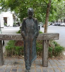 Radnóti Miklós szobor