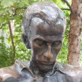 Radnóti Miklós szobor, Budapest - Egyéb