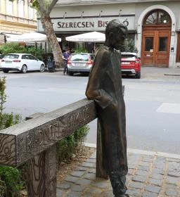 Radnóti Miklós szobor