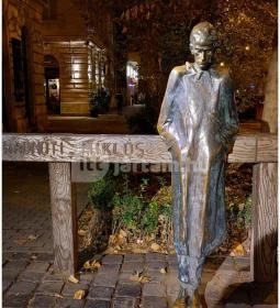 Radnóti Miklós szobor