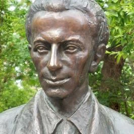 Radnóti Miklós szobra, Budapest - Egyéb