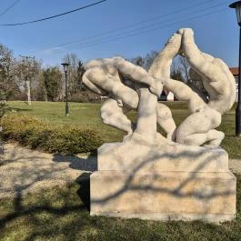 Rajki István szoborpark, Rum - Külső kép