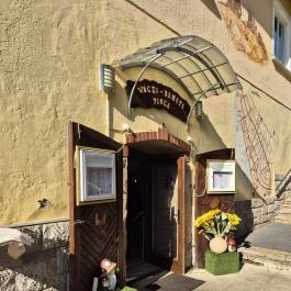 Remete-Pince Étterem, Vác - Külső kép