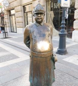 Rendőr szobor
