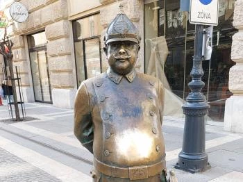 Rendőr szobor Budapest