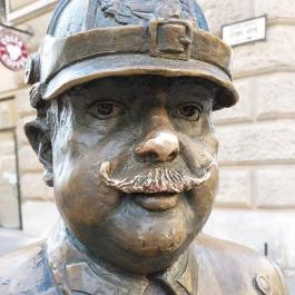 Rendőr szobor Budapest - Külső kép