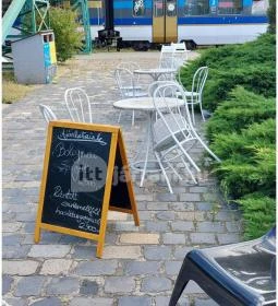 Utasellátó Kávéház & Bisztró