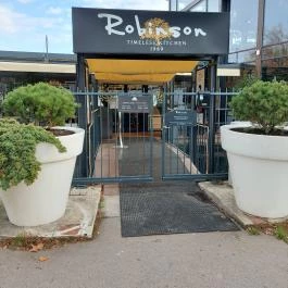 Robinson Restaurant Budapest - Külső kép