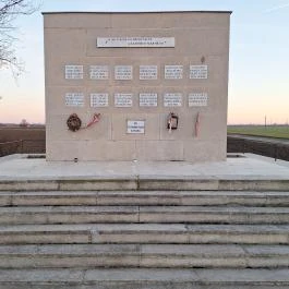 Román megszállás áldozatainak emlékműve Hódmezővásárhely - Külső kép