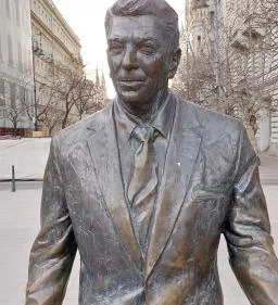 Ronald Reagan szobra
