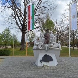 Rongyos Gárda-emlékmű Ásotthalom - Külső kép