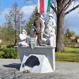 Rongyos Gárda-emlékmű Ásotthalom - Külső kép