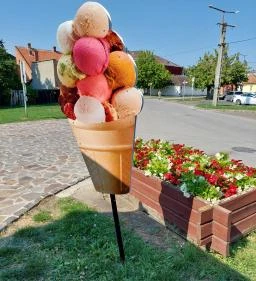 Rozmaring Cukrászda & Kávézó