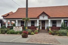 Rozmaring Étterem Varsány