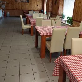 Rózsakert Fogadó étterme, Bercel - Belső