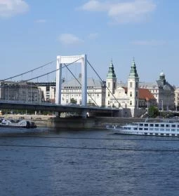 Rudas Restaurant & Bar