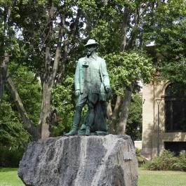 Rudolf trónörökös szobra, Budapest - Külső kép