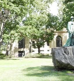 Rudolf trónörökös szobra