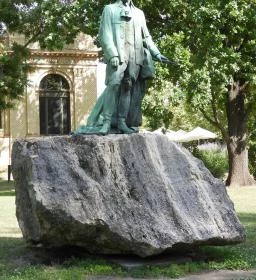 Rudolf trónörökös szobra