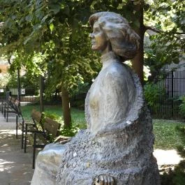 Ruttkai Éva szobra Budapest - Külső kép