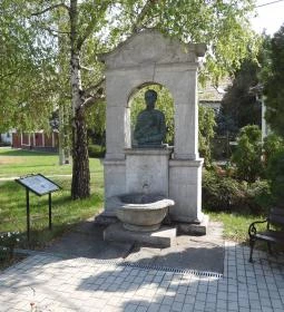 Sajnovics János emlékkút