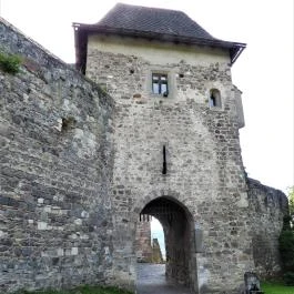 Salamon-torony, Visegrád - Külső kép