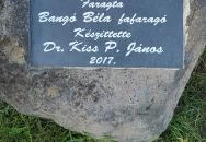 Sárgarigó-szobor Buják