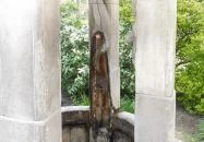 Sárkányos ivókút Tata