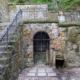 Sarlós Boldogasszony kápolna, Csobánka - Külső kép