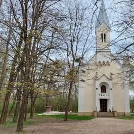 Sarlós Boldogasszony-kegykápolna Máriakálnok - Külső kép