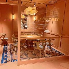 Scruton - Allee, Budapest - Belső