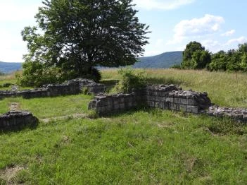 Sibrik-dombi római erőd és ispáni vár romjai Visegrád