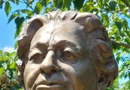 Simonné dr. Kiss Ibolya mellszobra Szarvas