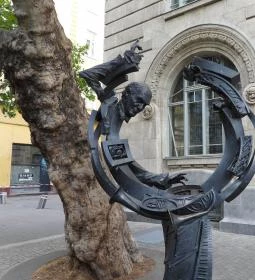 Solti György szobra