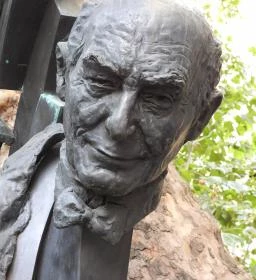 Solti György szobra