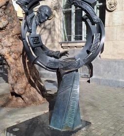 Solti György szobra