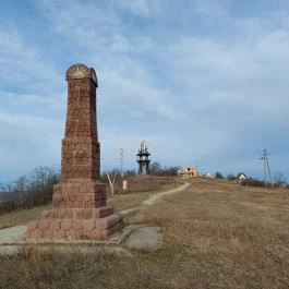 Soós Lajos emlékoszlop Balatonkenese - Külső kép