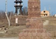 Soós Lajos emlékoszlop Balatonkenese