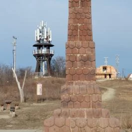 Soós Lajos emlékoszlop Balatonkenese - Külső kép