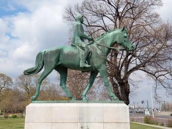 Sportlovas szobor Budapest