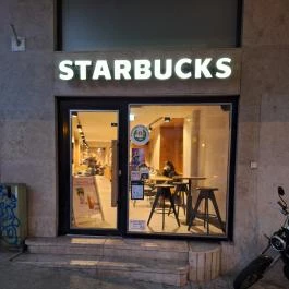 Starbucks - Mechwart liget Budapest - Külső kép